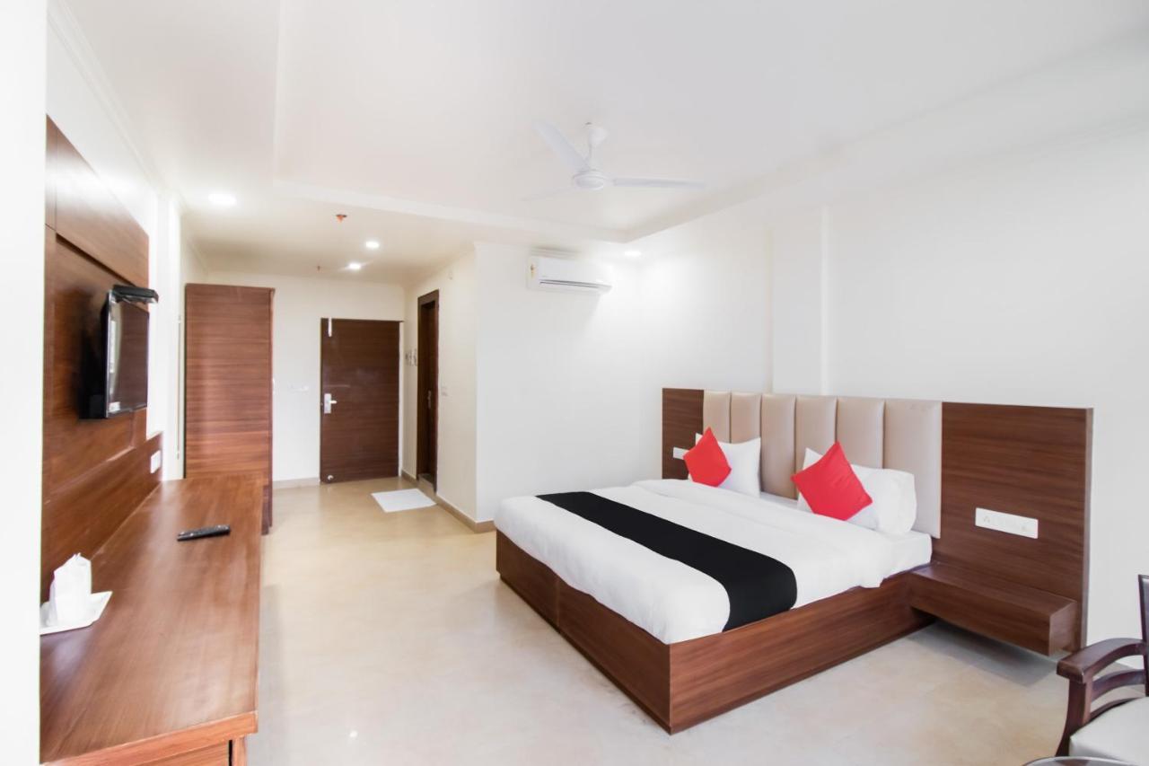 Hotel Grand 81 Faridabad Dış mekan fotoğraf