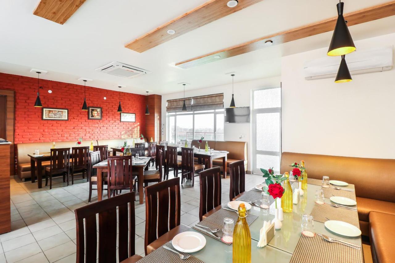 Hotel Grand 81 Faridabad Dış mekan fotoğraf
