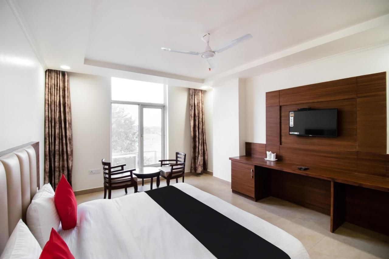 Hotel Grand 81 Faridabad Dış mekan fotoğraf