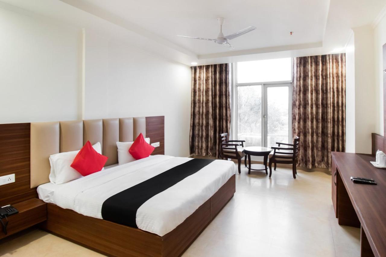 Hotel Grand 81 Faridabad Dış mekan fotoğraf