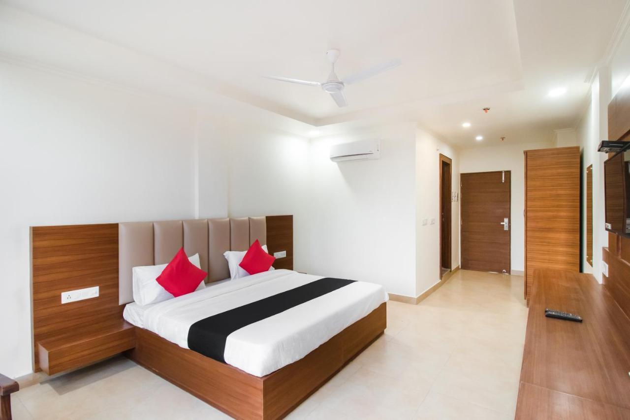 Hotel Grand 81 Faridabad Dış mekan fotoğraf