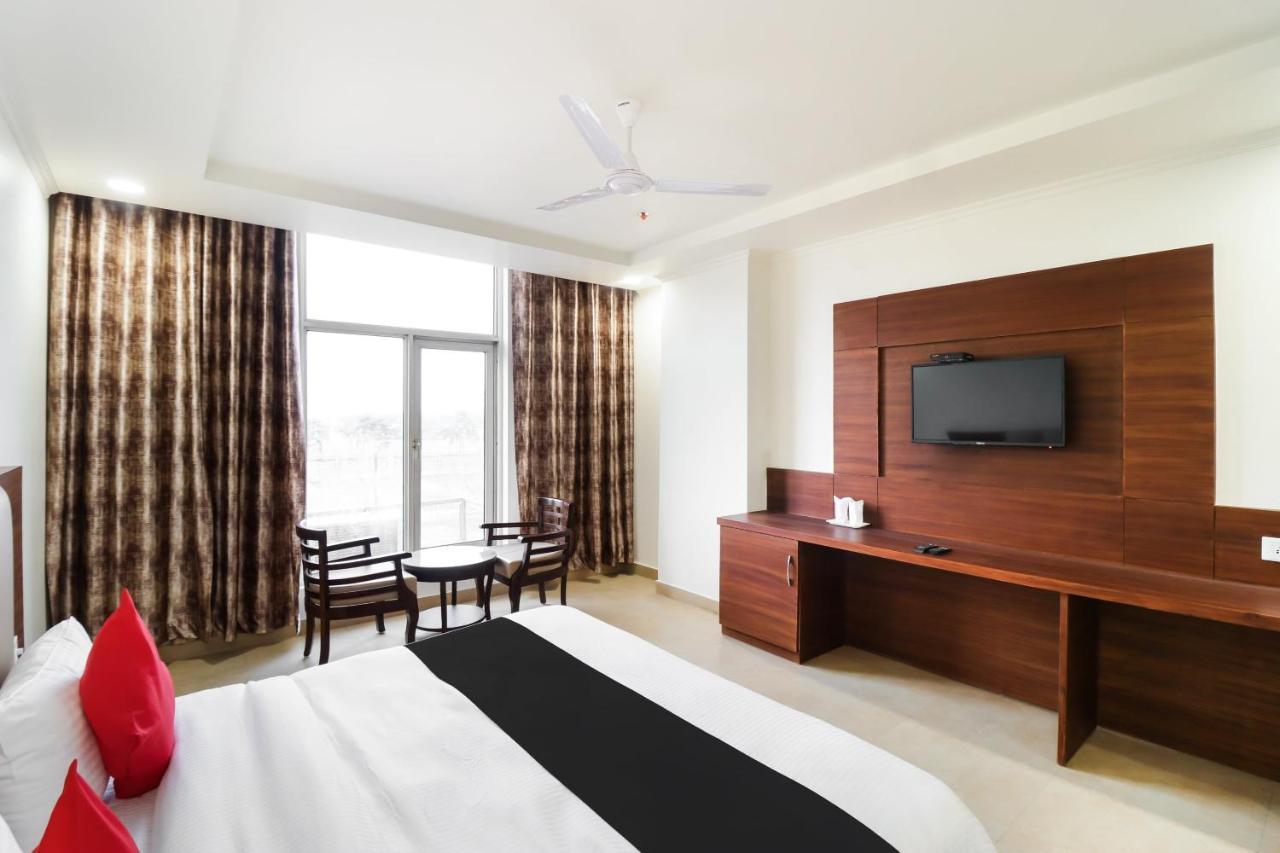 Hotel Grand 81 Faridabad Dış mekan fotoğraf