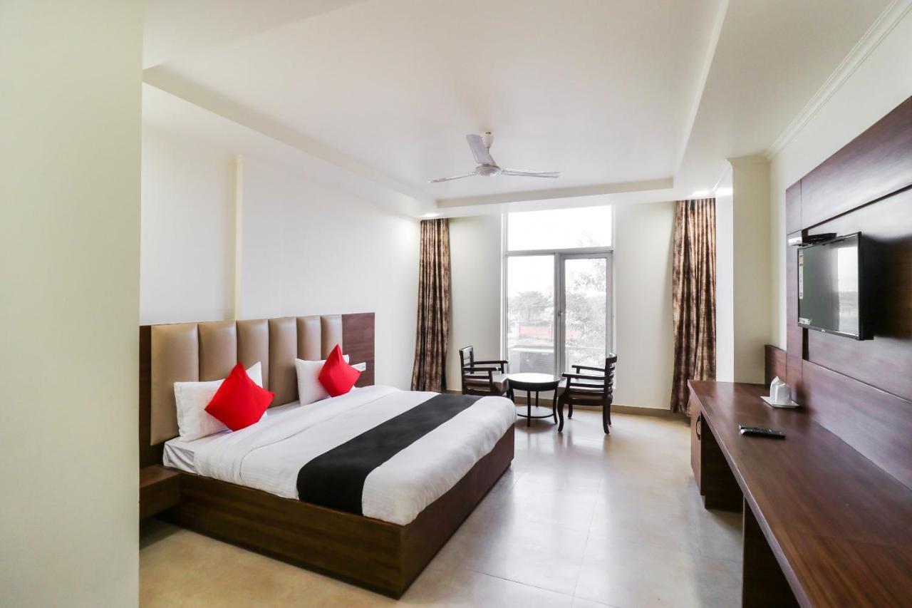 Hotel Grand 81 Faridabad Dış mekan fotoğraf