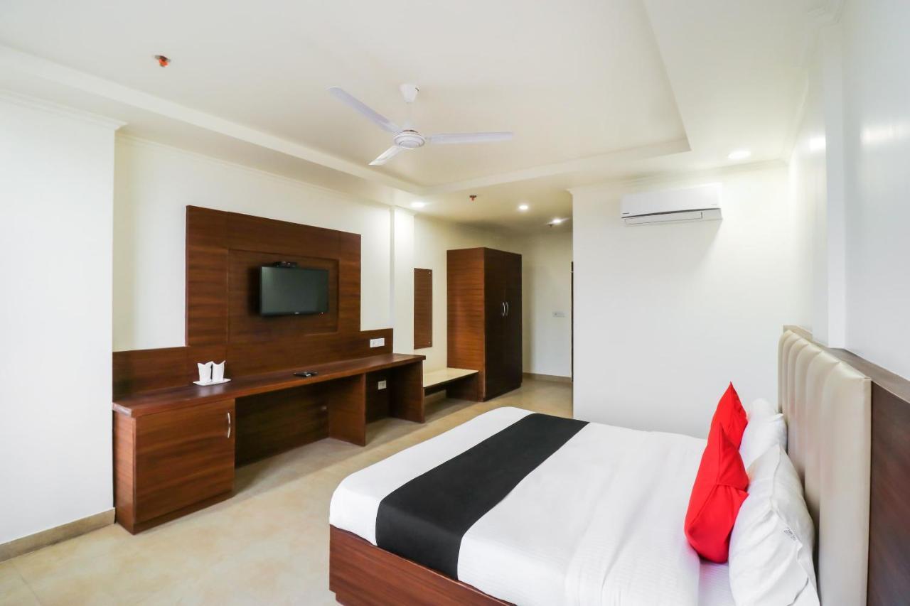 Hotel Grand 81 Faridabad Dış mekan fotoğraf