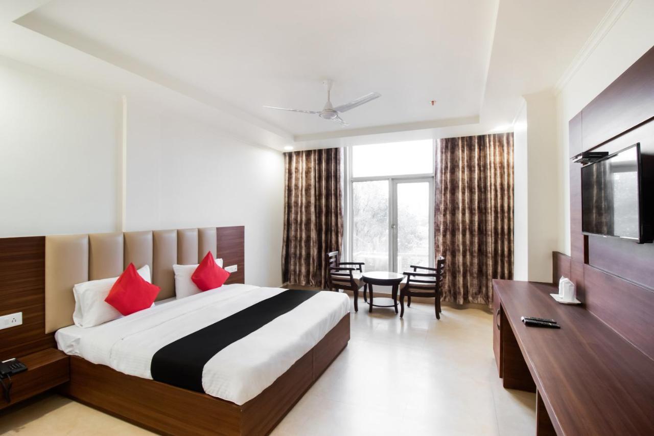 Hotel Grand 81 Faridabad Dış mekan fotoğraf